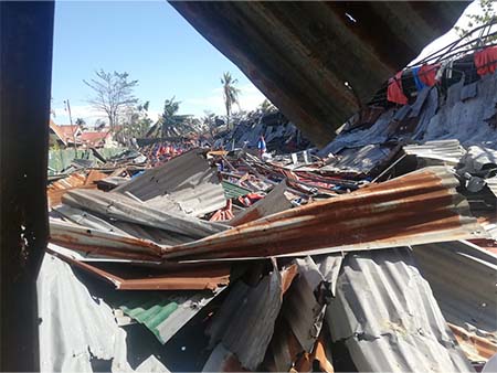 台風「オデット」被害の写真（崩れた家）